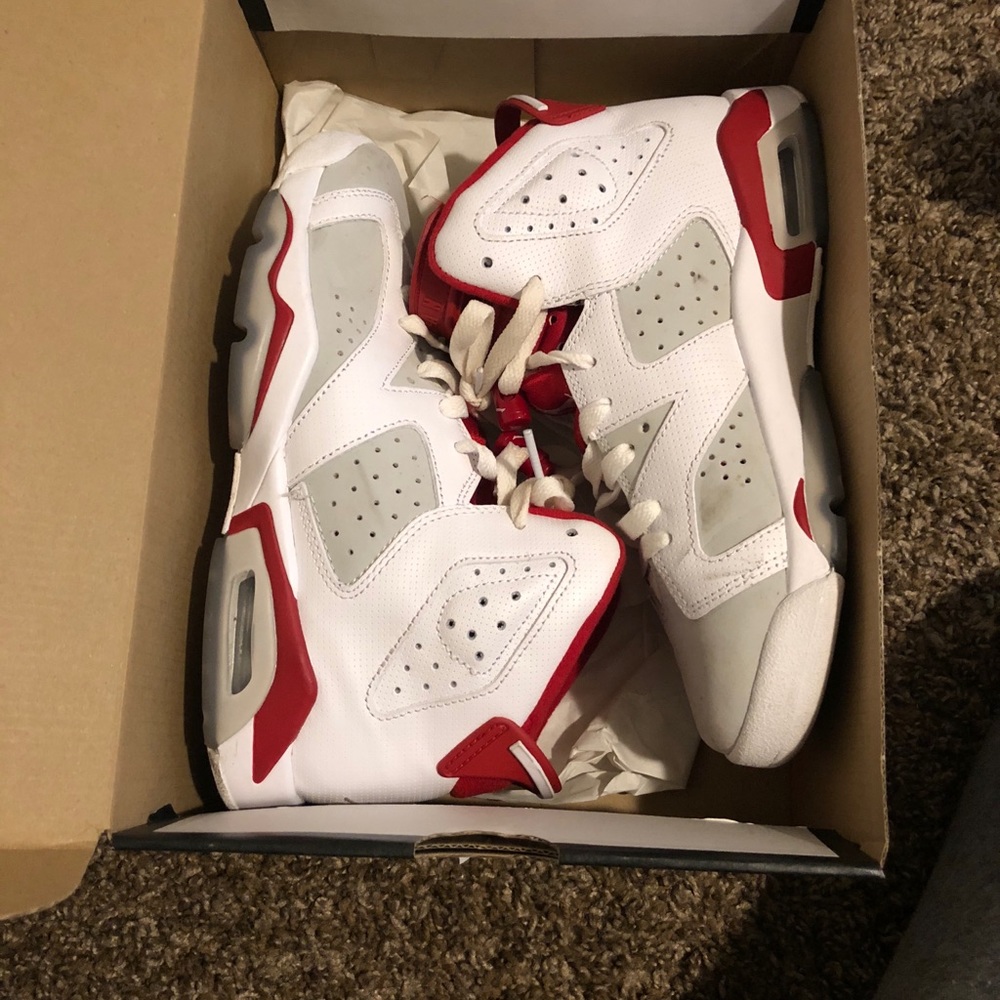 Size 5.5 Jordan 6s